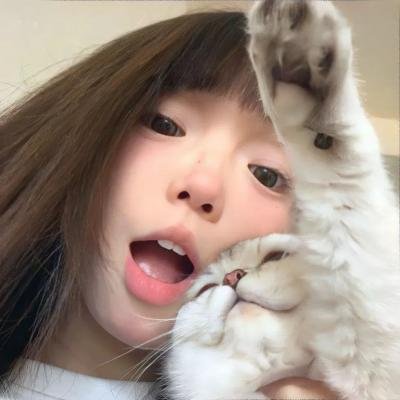 戴脚镣的女孩